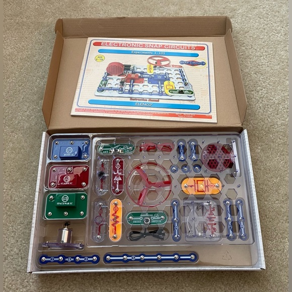 Snap Circuit Jr - New in the Box - BY Elenco - Build Over 100 Exciting Projects - Picture 2 of 3